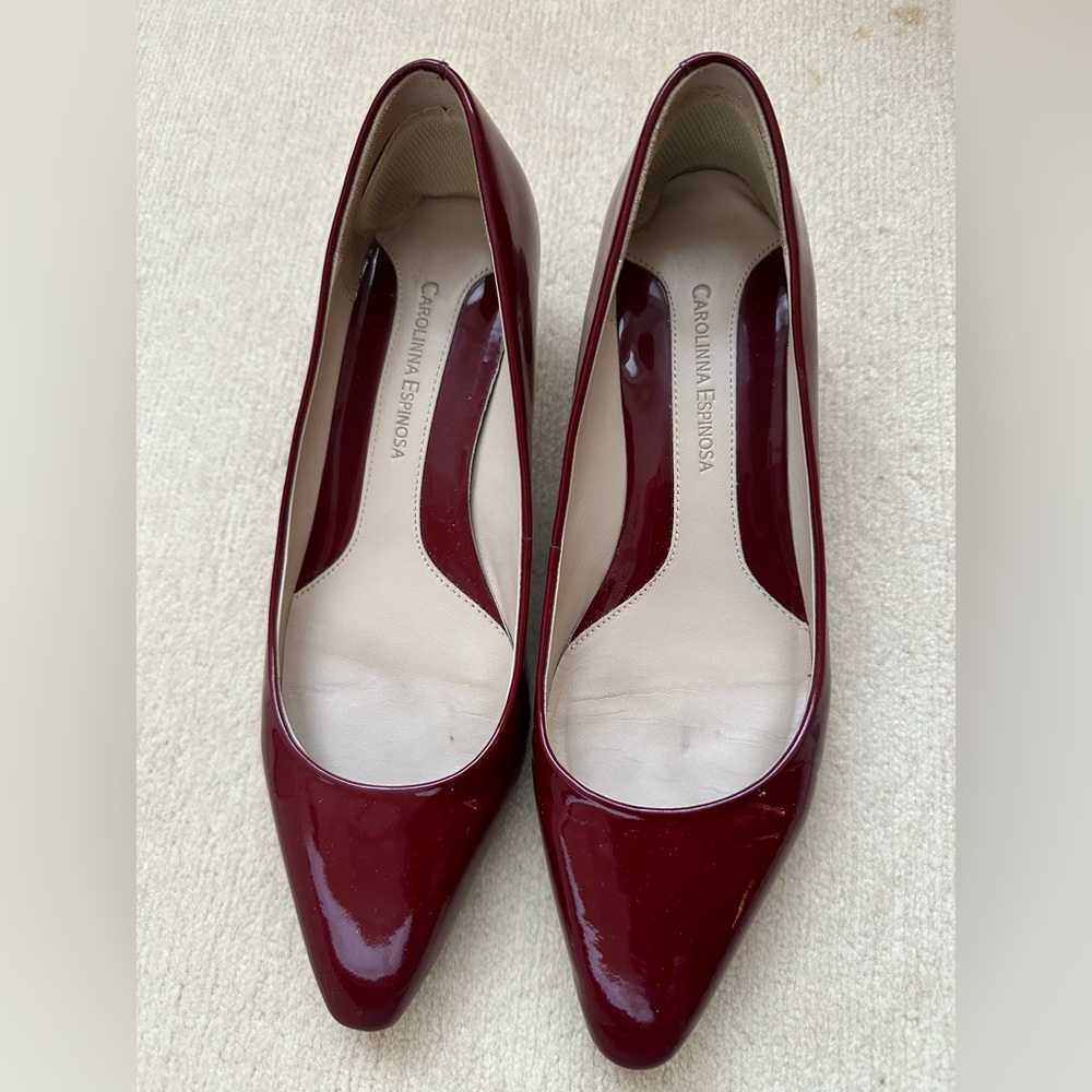 Ruby/garnet patent leather Carolinna Espinosa kitten-heel pumps, women’s size 8.